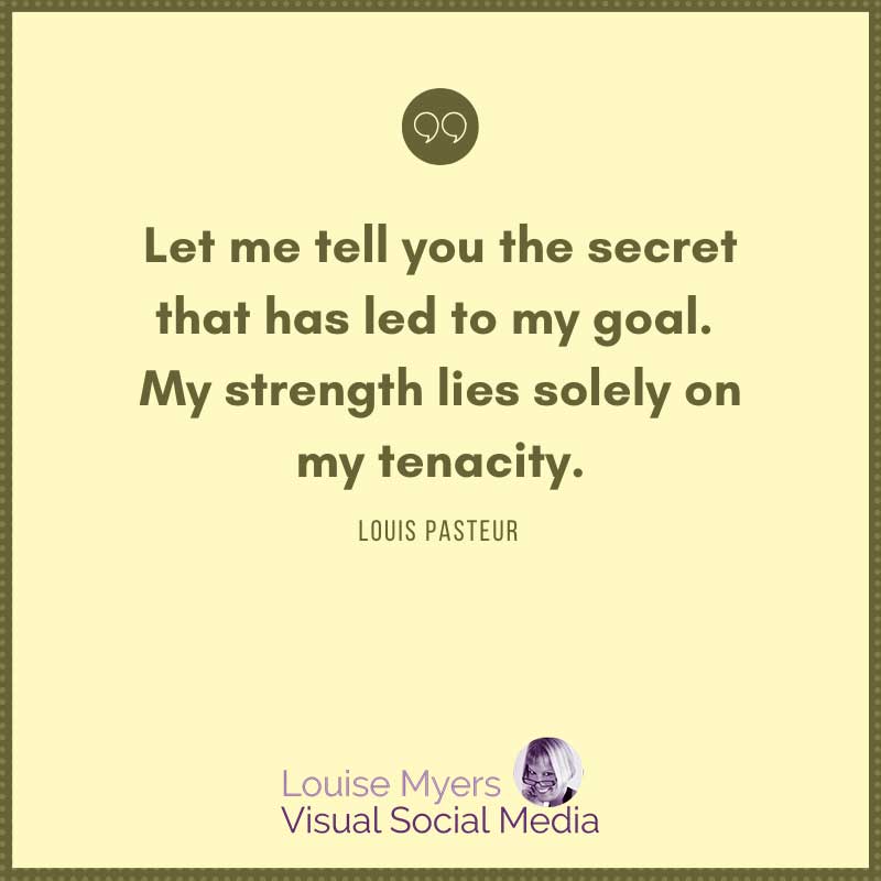 성공의 비밀에 대한 노란색 인용 이미지.