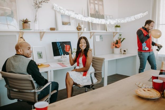 كيف يمكن لمكافأة موظفيك تحسين عملك؟