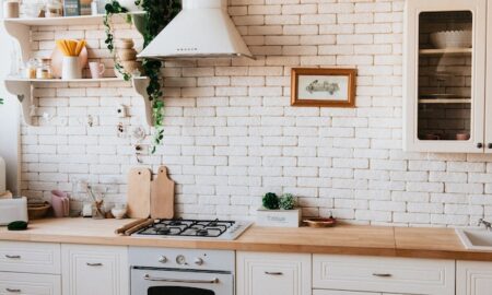 Güvenilir bir yüklenici ile başarılı bir mutfak yenileme deneyimi yaşayın.