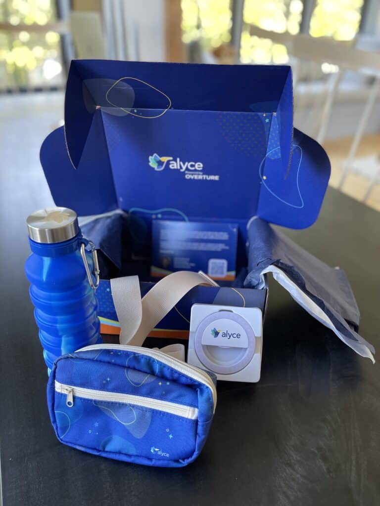 Коробка с сувенирами доставлена от Элис