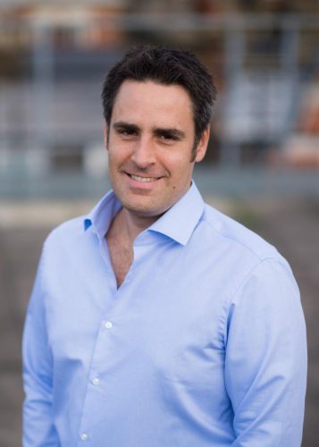 亞歷克斯霍華德