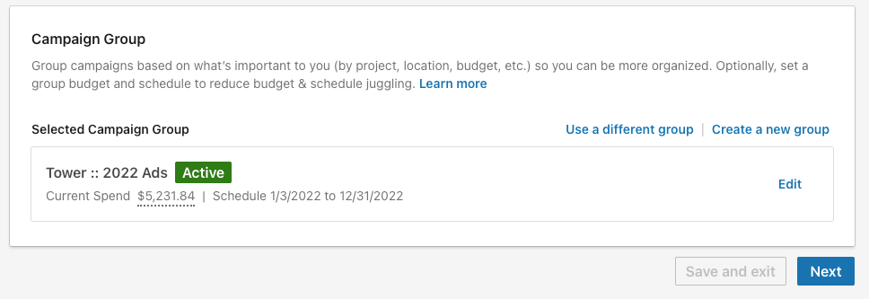 zrzut ekranu pokazujący, jak użytkownik może wybrać grupę kampanii, do której ma przejść kampania LinkedIn.