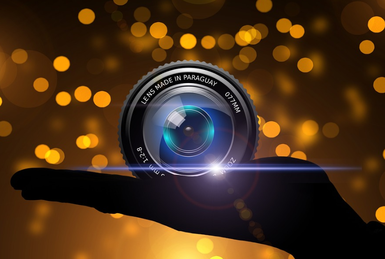 عدسة الكاميرا