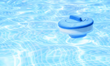 Una guía para usar cloro en su piscina: cómo funciona y cómo usarlo