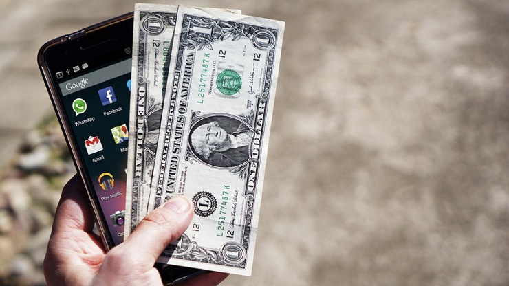 smartphone-móvil-comprar-vender-dinero-efectivo-pago