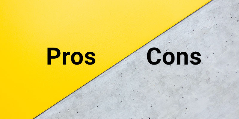 Pros sobre un fondo amarillo y Contras sobre un fondo de mármol gris