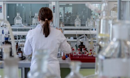 Beneficiile utilizării unui laborator de diagnostic și cercetare în știința medicală