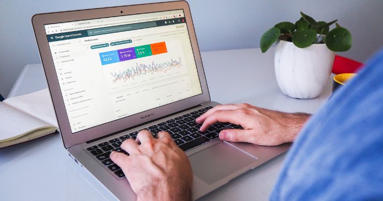 SEO 工具調查網頁在搜索引擎排名頁面上排名靠前的潛力。