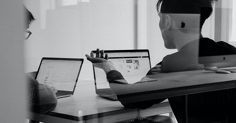 關鍵字研究是查找和分析人們輸入搜索引擎的搜索詞的過程，目的是將該數據用於特定目的，通常用於搜索引擎優化 (SEO) 或一般營銷。