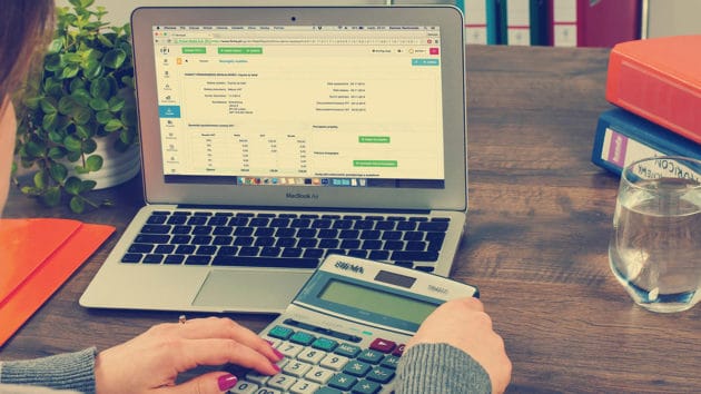 Melacak pengeluaran sepanjang tahun