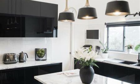 Cesur Zıtlıklar: Mutfağınızı Siyah Beyazla Modernleştirin