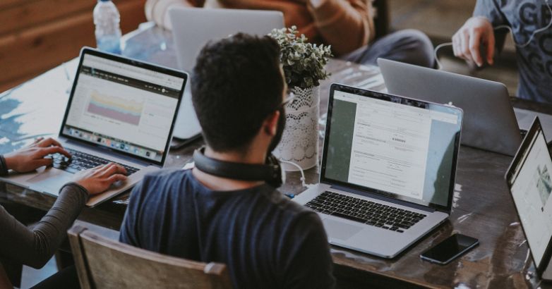 網站本地化是使現有網站適應目標市場當地語言和文化的過程。