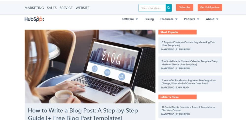 Ejemplo de SEO previo al embudo de SaaS: blog de Hubspot