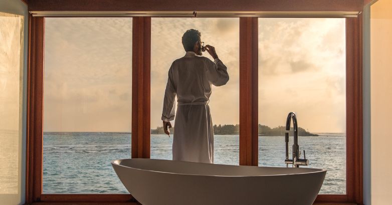 Marcas de luxo são produtos ou serviços premium que transmitem altos níveis de qualidade, exclusividade e prestígio. Eles normalmente cobram preços premium e atraem consumidores abastados que buscam experiências excepcionais e símbolos de status.