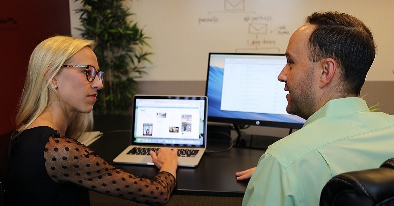 B2B ビジネスのオーナーは、顧客を増やすために B2B ストーリーテリング エージェンシーを雇っています。