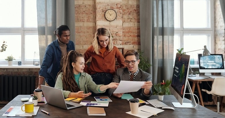 コピーライターは、重要なブランドのストーリーテリングを 6 つのステップで構築しています。