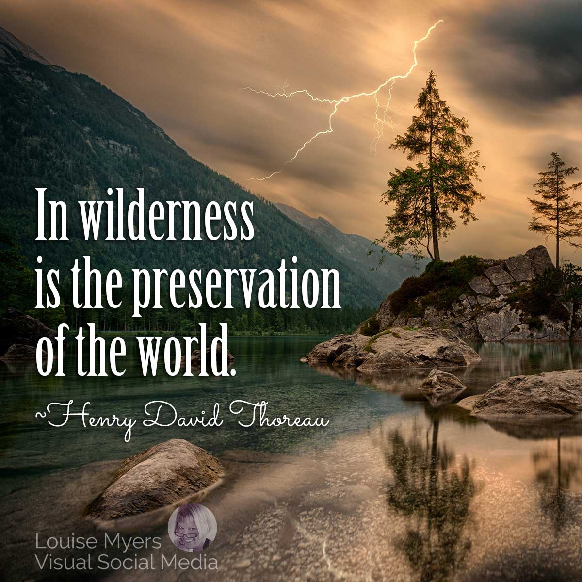 lac de montagne avec arbres et éclairs a cite thoreau.