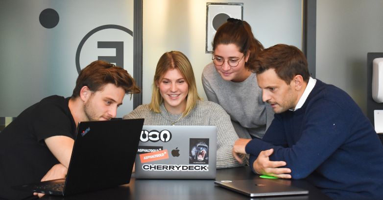 A equipe de marketing está desenvolvendo sua estratégia para comercializar produtos de luxo seguindo 8 dicas PRO.