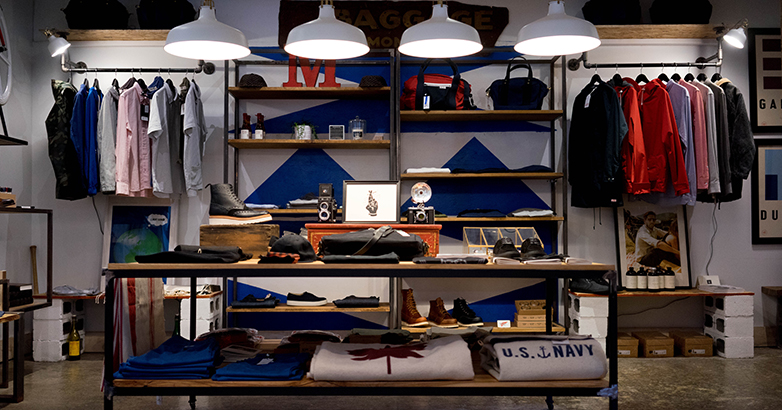 O marketing de bens de luxo requer uma narrativa eficaz para comunicar o valor e a diferenciação do produto, destacando materiais, artesanato e herança da marca.