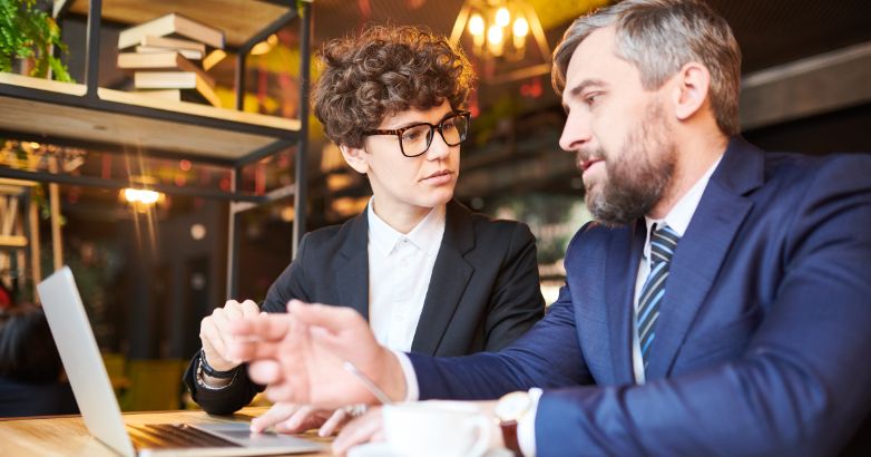 Directorii mărcilor cu bilete mari analizează dezavantajele marketingului digital cu bilete mari.