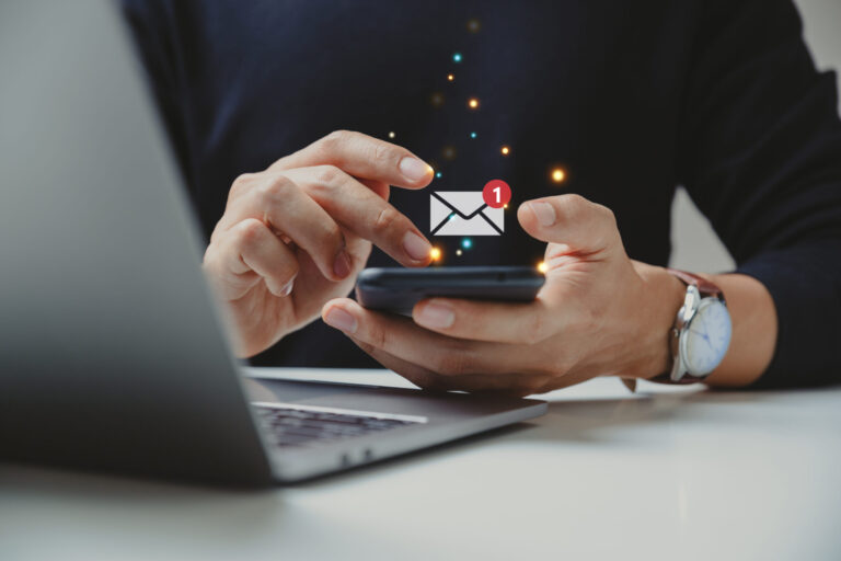 12 تكتيكات فعالة لتحسين إمكانية تسليم البريد الإلكتروني