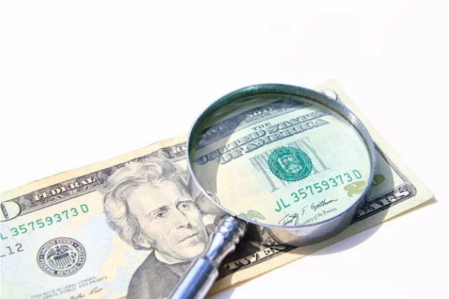 Wie schützen Sie Ihr Unternehmen vor Falschgeld?