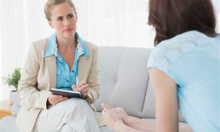 การให้คำปรึกษาคืออะไรและจะช่วยได้อย่างไร?