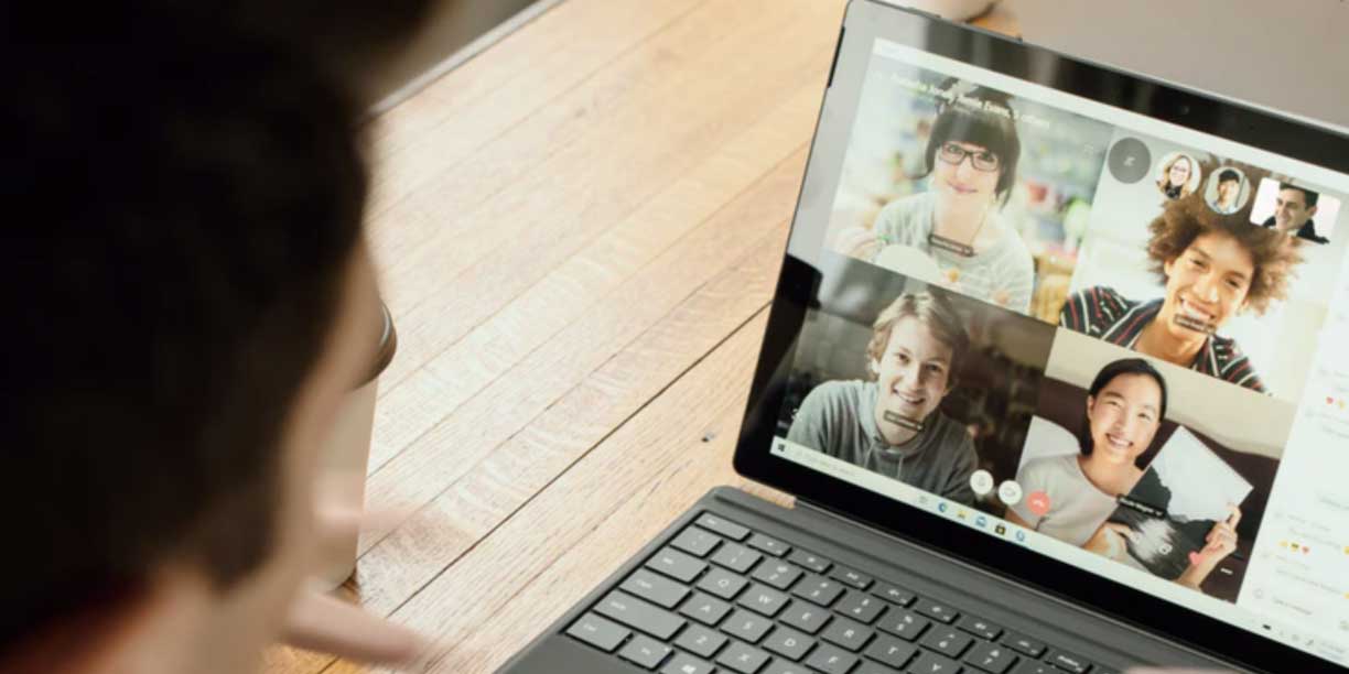 ผู้ชายในแฮงเอาท์วิดีโอ