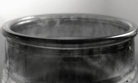 在家居装饰中使用黑色蜡烛罐的终极指南