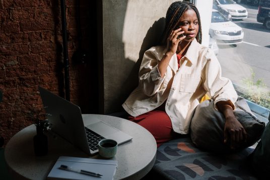 5 Cele mai bune practici pentru eficientizarea fluxului de lucru pentru publicarea în rețelele sociale