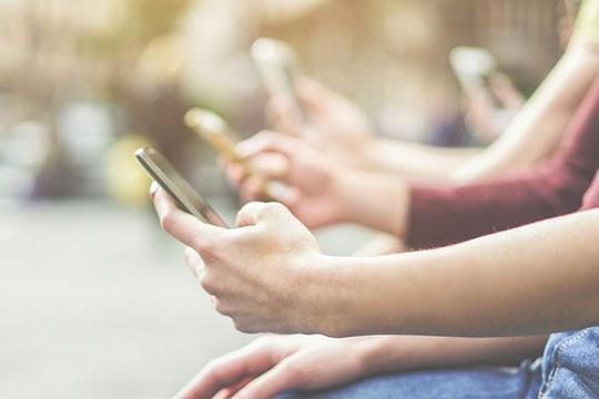 smartphone-mobile-social-media-aplicație-marketing