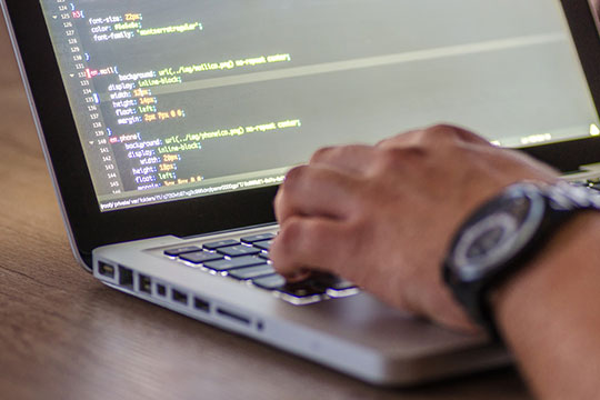 codice-dati-sviluppatore-html-css-software-di-programmazione