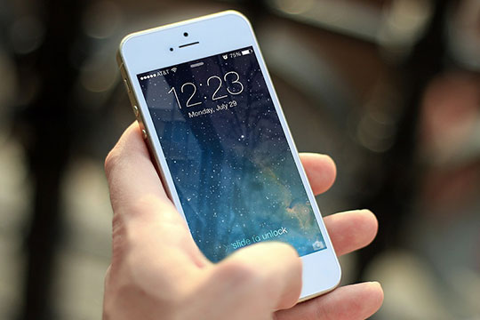 apple-iphone-mobile-smartphone-technology-Unlocking-AT&T