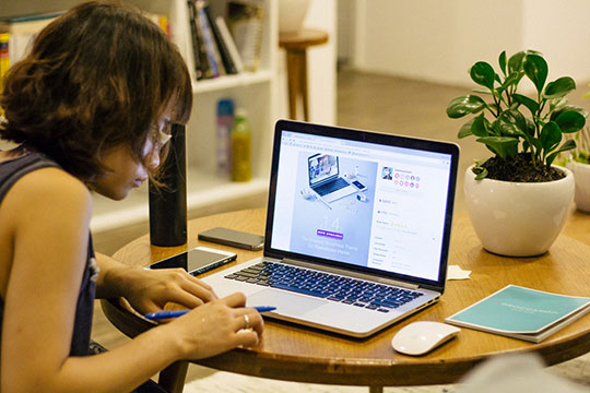 商务办公桌工作学习 macbook 办公工作学习