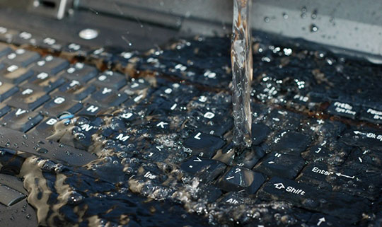 Co zrobić, gdy laptop się zamoczy