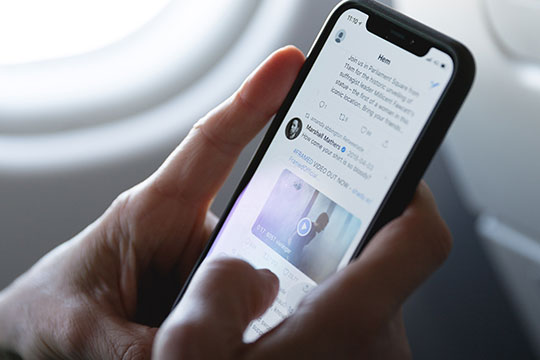Twitter-สมาร์ทโฟน-มือถือ-ทวีต-iPhone-App-Social-Video-visual-content-marketing