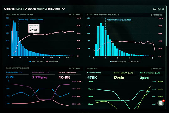 datos-sitio-web-monitor-gráfico-gráfico-informe-estadísticas