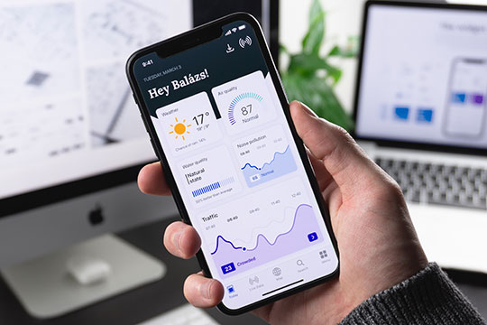 web-app-vs-cloud-app-iphone-smartphone-mobile-applicazione-tecnologia-gadget