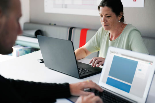 negocio-escritorio-empleado-oficina-trabajo-estrategia