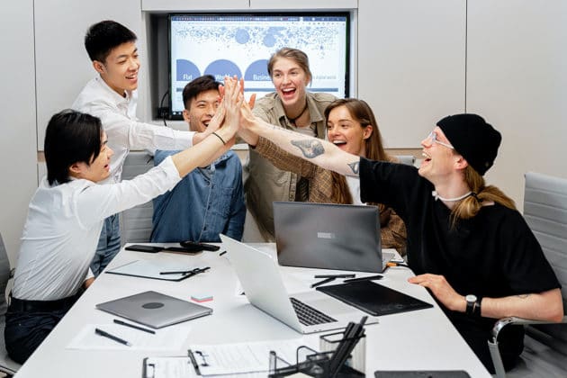 مطورو البرمجيات - بناء الفريق - زملاء العمل - سمعة الأعمال - الإدارة