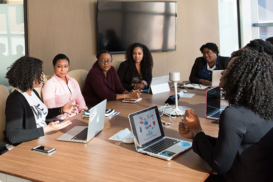 公司会议讨论员工会议办公室工作团队