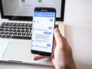 Бот-мобильный телефон-чат-бот-мессенджер-мобильный