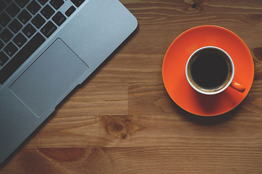 كمبيوتر محمول - مكتب - ماك بوك - عمل - تكنولوجيا - إنترنت - أعمال