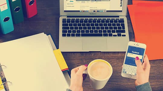 приложения-бизнес-коммерция-стол-facebook-офис-социальные сети-маркетинг-технологии