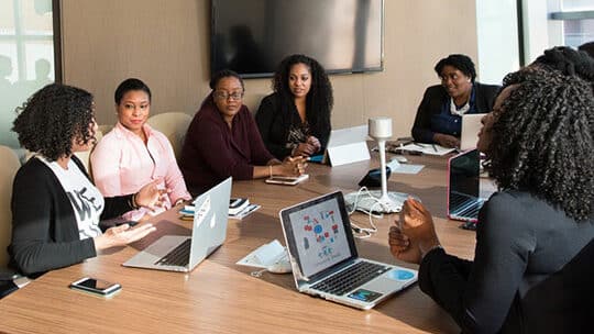 شركة - مؤتمر - مناقشة - موظف - اجتماع - مكتب - عمل - فريق - موارد بشرية - إدارة - اتجاهات - إستراتيجية