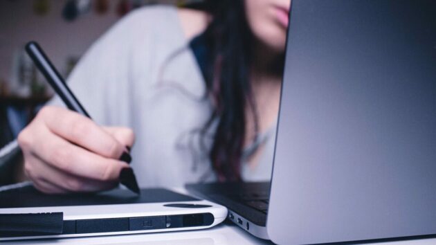 çalış-öğren-öğrenci-kurs-grafik-tasarım-kalem-çizme-tablet-yaratıcı-iş