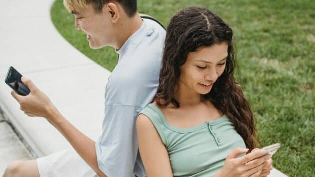 móvil-smartphone-adicción-juegos-internet