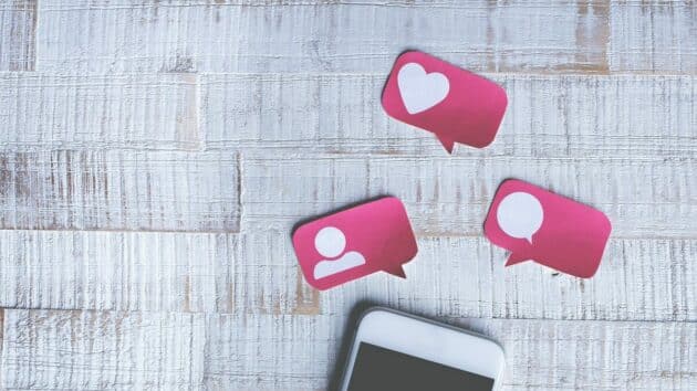 commentaire-cœur-instagram-comme-réseau-de-médias-sociaux-développer-l'entreprise