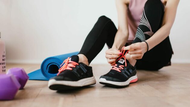 peralatan-olahraga-kebugaran-gym-kesehatan-olahraga-pelatihan-latihan-yoga