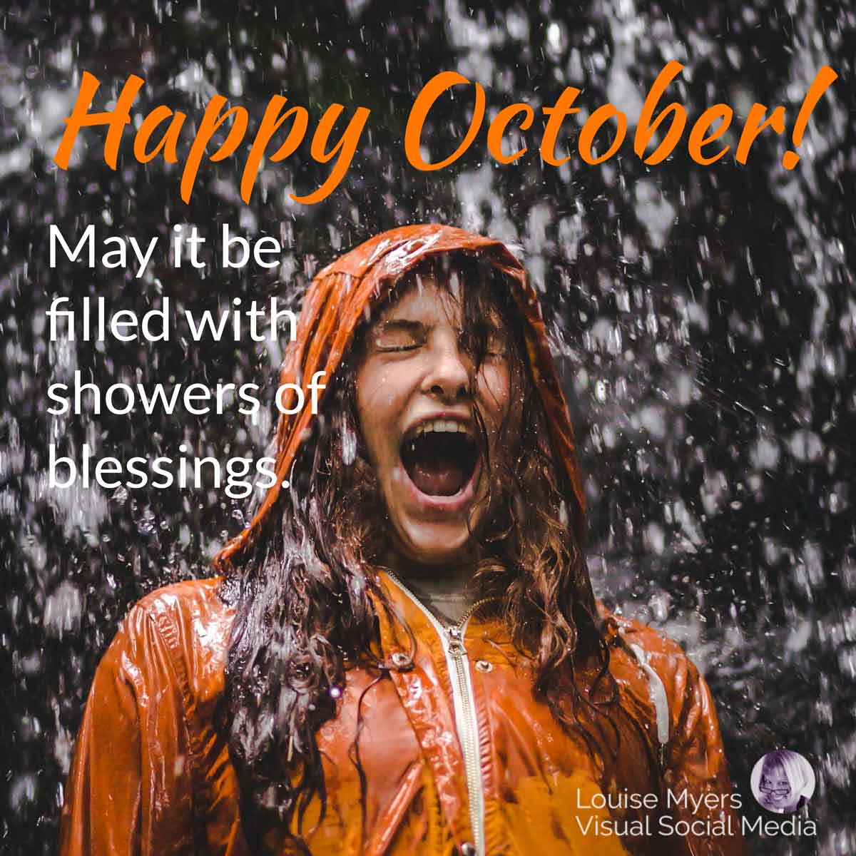 ผู้หญิงสวมเสื้อฮู้ดสีส้มหัวเราะยืนอยู่ท่ามกลางสายฝนพร้อมกับพูดว่า "สุขสันต์เดือนตุลาคม ขอให้มันเต็มไปด้วยสายฝนแห่งพร